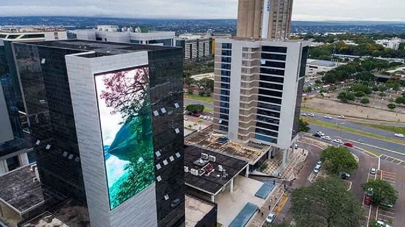Juiz manda desligar paineis luminosos de propaganda