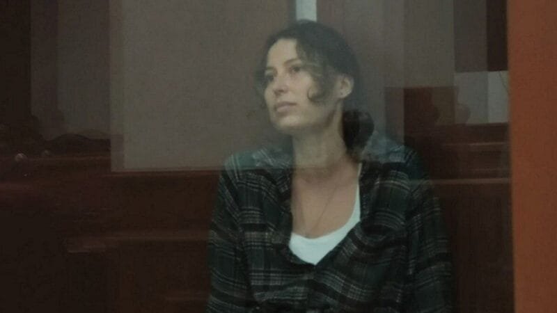 Rússia pode condenar bailarina a 15 anos de prisão por doar US$ 51,80