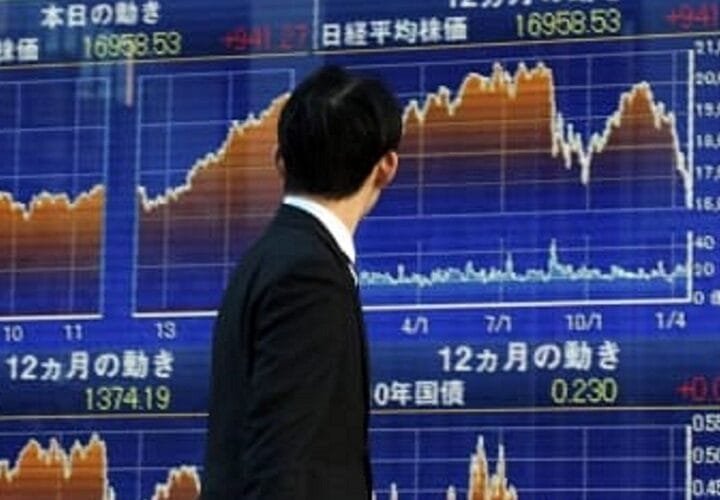 Queda do dólar, de ações de empresas e do bitcoin