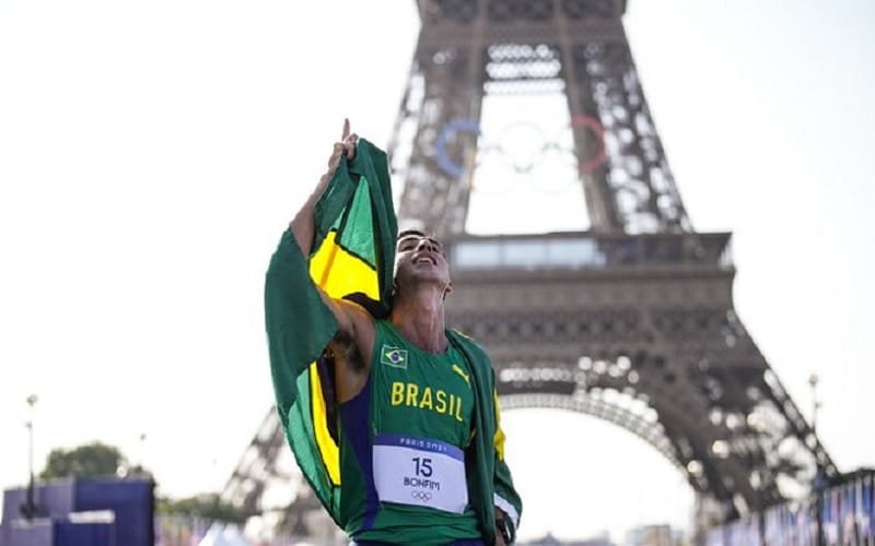 Caio Bonfim medalha de prata Paris Olimpíada Misto Brasil