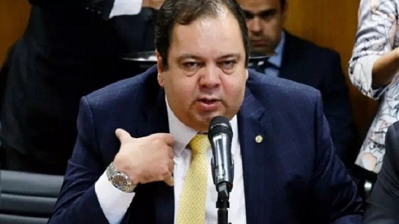 Elmar assume liderança do blocão de olho na presidência da Câmara