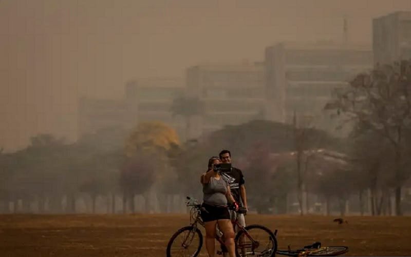 Fumaça Brasília Esplanada dos Ministérios Misto Brasil