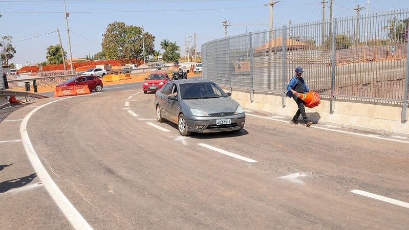 DER libera alça de viaduto e fará operação no Jardim Botânico