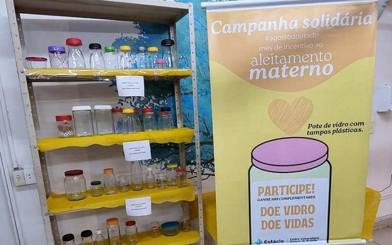 Leite materno vidros campanha de doação Misto Brasil