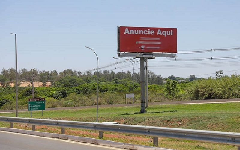 Painel de publicidade DF rodovia Misto Brasil