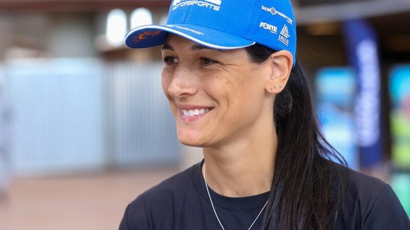 Janaína Souza é piloto pela quinta vez no maior rally das Américas, que deu a largada em Brasília/Renato Alves/Agência Brasília