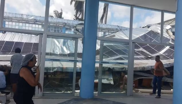 Teto de igreja desaba em Recife e mata duas pessoas