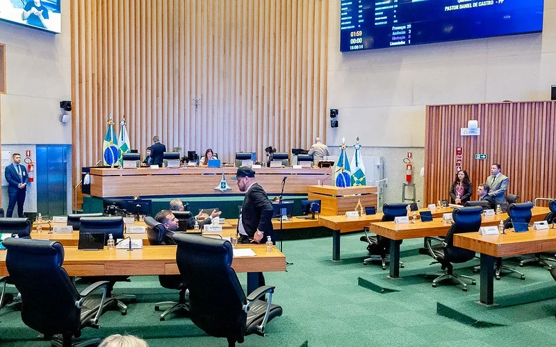 Janela partidária não mexeu com a bancada do DF