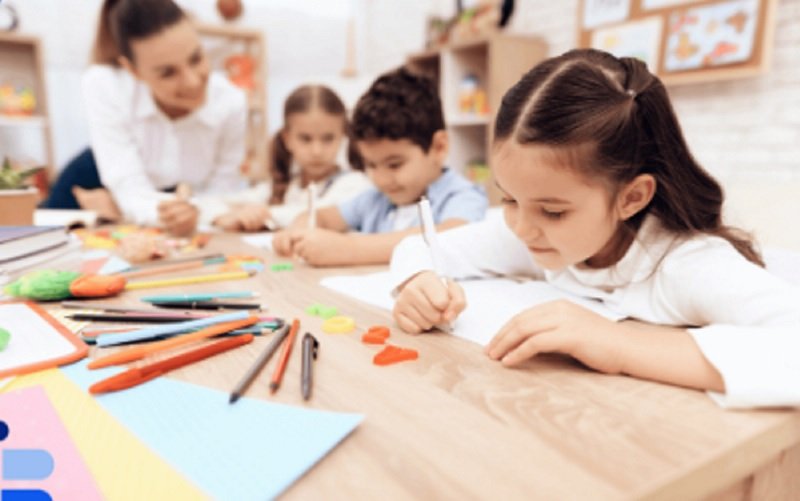 Crianças escola infantil Misto Brasil