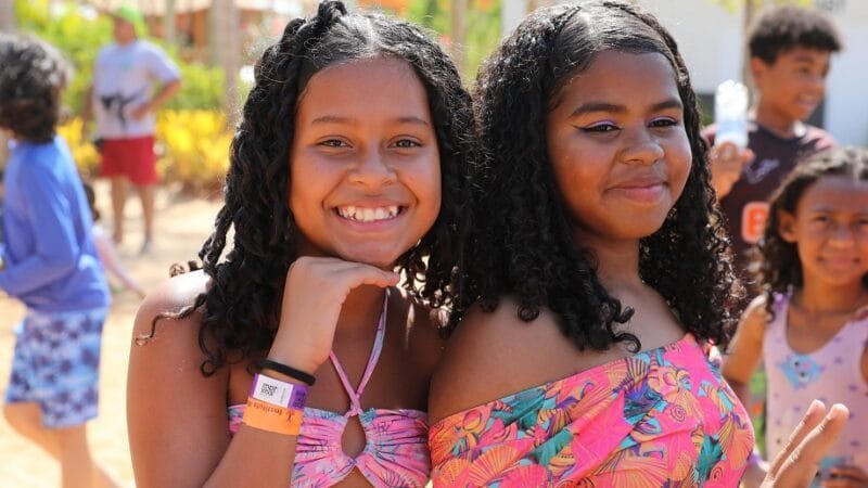 Crianças se divertem na campanha Vem Brincar Comigo na parceria com o evento Na Praia, que levou 461 crianças para um dia de lazer/Paulo H. Carvalho/Agência Brasília