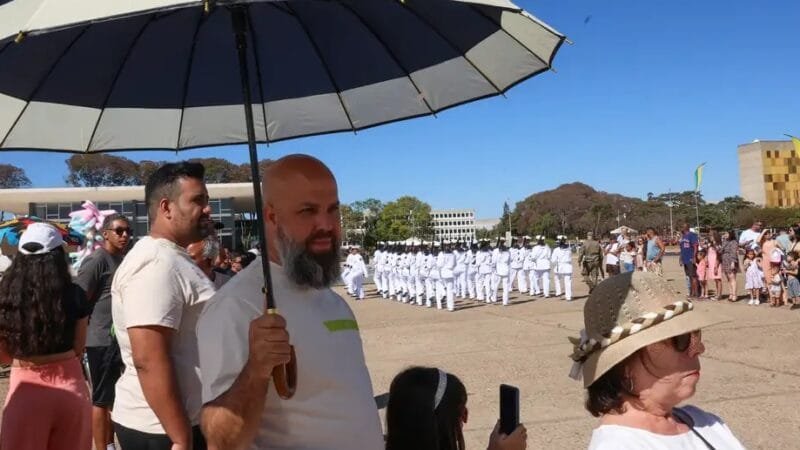 Troca de bandeira na programação dos 65 anos de Brasília