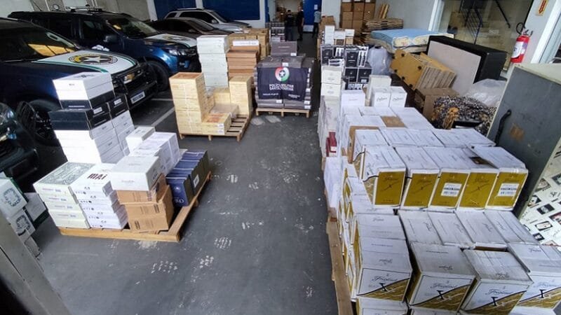 Polícia apreende maior carga de vinho da Argentina em Santa Catarina