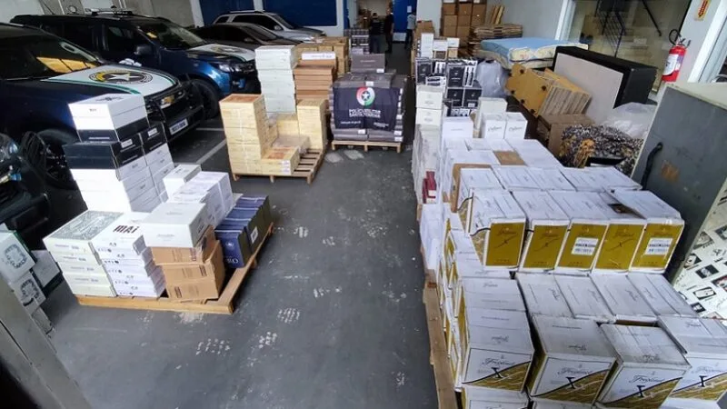 Polícia apreende maior carga de vinho da Argentina em Santa Catarina
