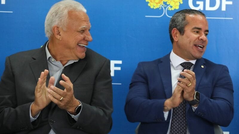 José Humberto, secretário de Governo, e Fred Linhares, deputado Fred Linhares na solenidade de lançamento do residencial do Sol Nascente/Paulo H. Carvalho/Agência Brasília