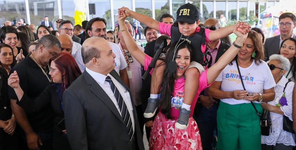 Ibaneis Rocha Mayara Noronha e o filho DF Misto Brasil