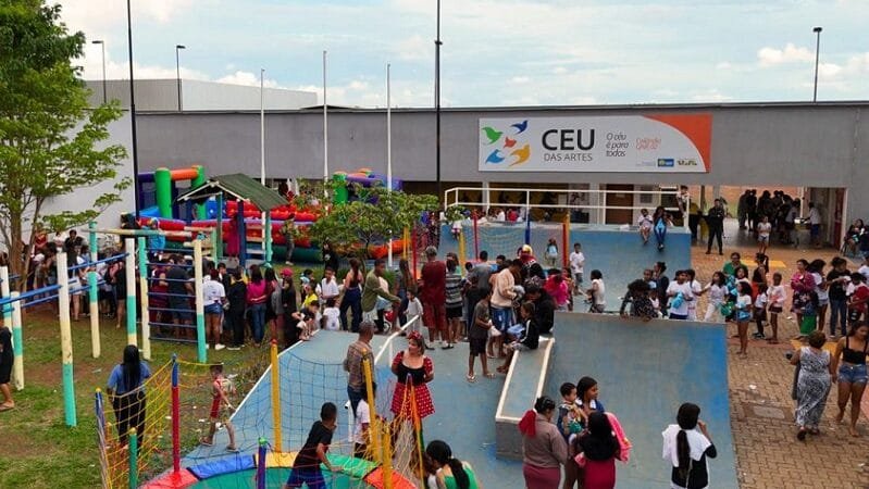 Muitas brincadeiras para as crianças hoje em Ceilândia Norte