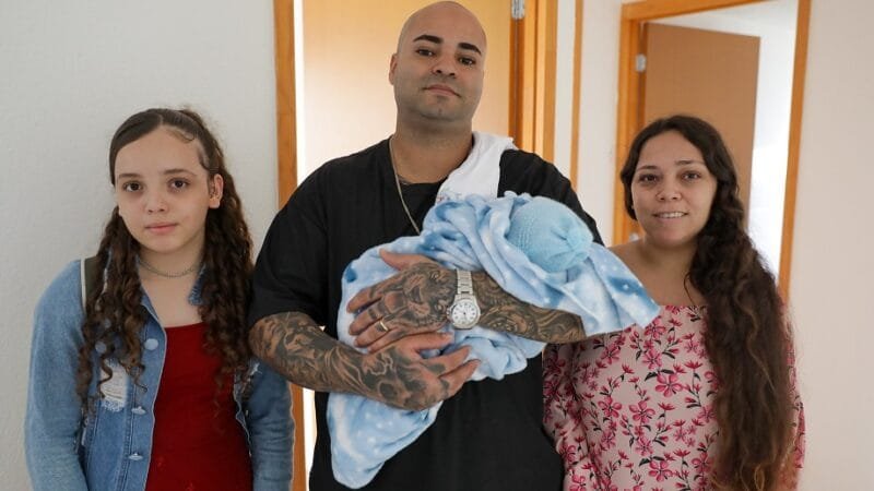 Família de Januacele Paes de Araújo comemora o recebimento das chaves do apartamento, uma das 352 unidades entregues no Itapoã/Geovana Albuquerque/Agência Brasília