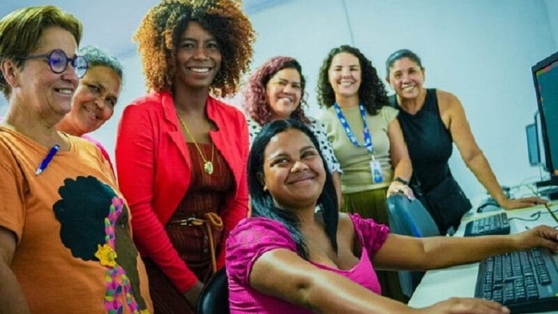 Coletivo Mulheres do Sol recebeu 19 computadores