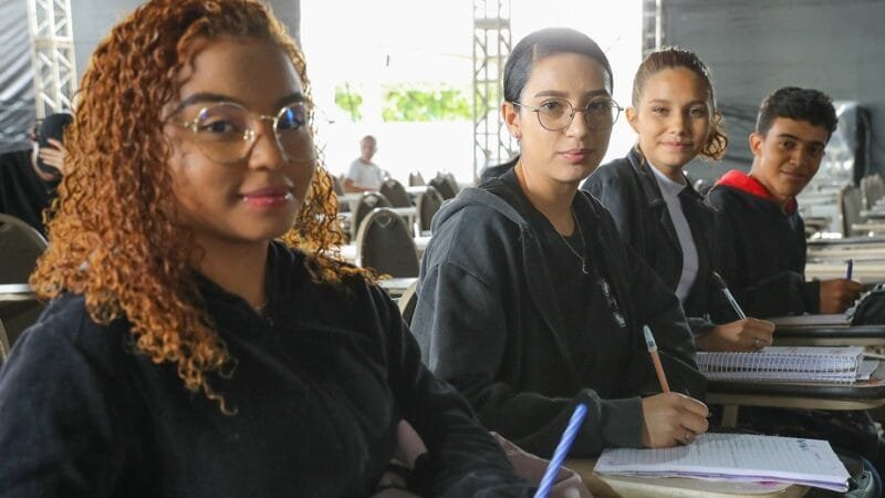 Erica da Silva Lopes, Sarah Kesila Mendes, Jheniffer Martins e Samuel Rosa Alves no aulão preparatório para o Enem em Ceilândia/Paulo H. Carvalho/Agência Brasília