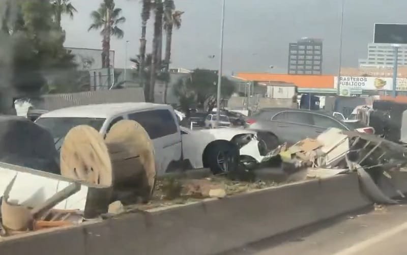 Enchente Espanha carros amontoados Misto Brasil