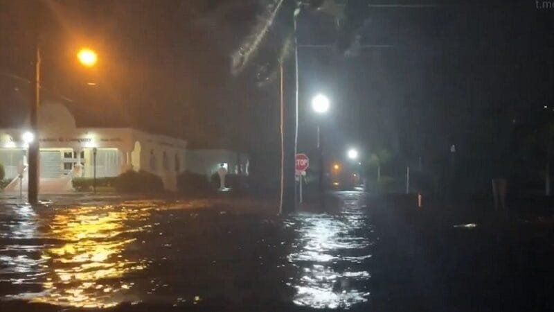 Furacão abre caminho de destruição do Golfo do México até o Atlântico