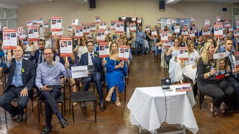 Israelense pede orações em Brasília para familiares sequestrados pelo Hamas