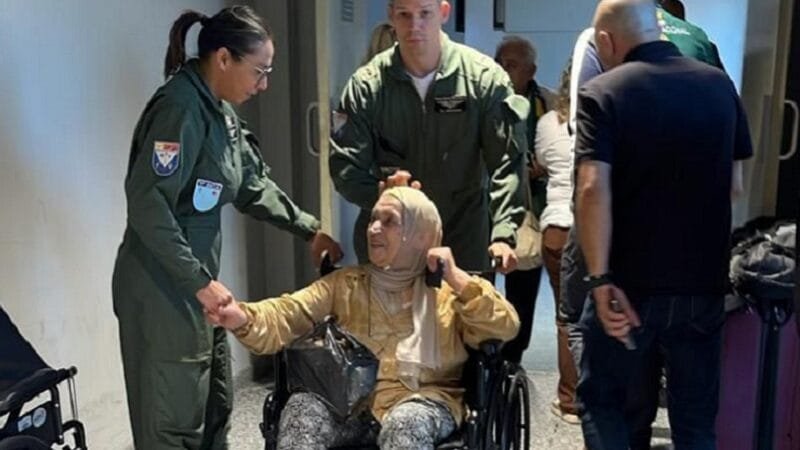 Sexto voo do Operação Raízes do Cedro chegou com 212 passageiros