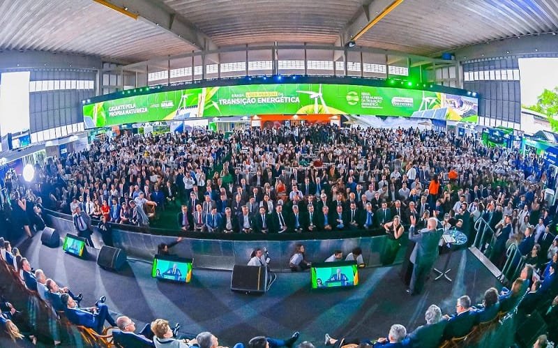 Energia limpa ato público Misto Brasil