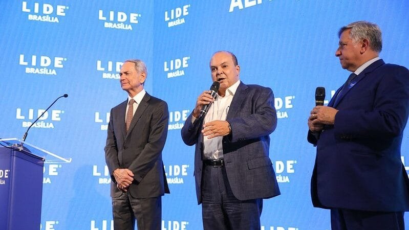 “Sou um governador de direita, graças a Deus”, diz Ibaneis Rocha