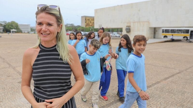 Dani Neri é supervisora do programa educativo que levou até agora 7 mil pessoas em visitas guiadas à Praça dos Três Poderes/Paulo H. Carvalho/Agência Brasília