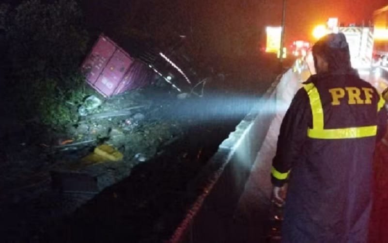 PRF acidente van Paraná Misto Brasil