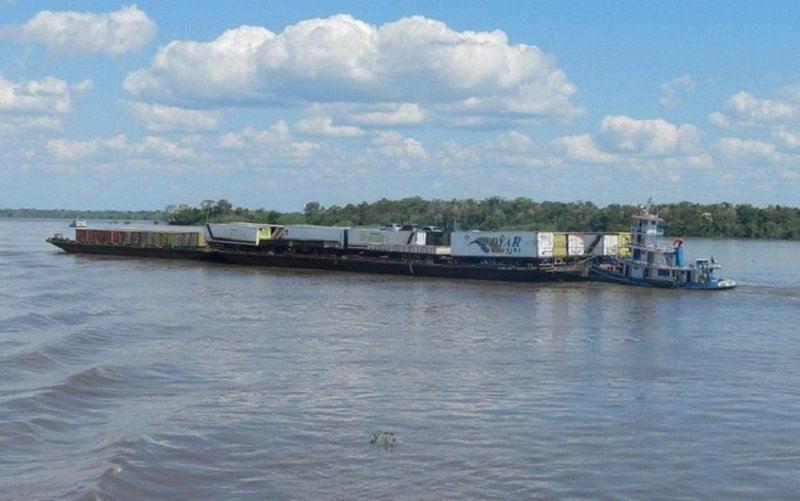 Transporte fluvial Amazonas seca Misto Brasil