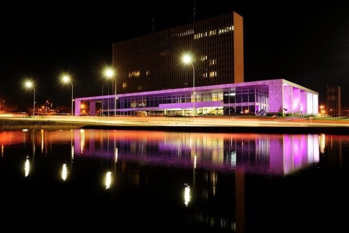 Gastos e nomeações continuam suspensos no GDF