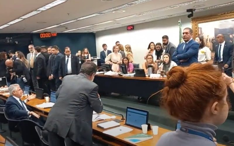 CCJ sessão sobre o aborto tumulto Misto Brasil