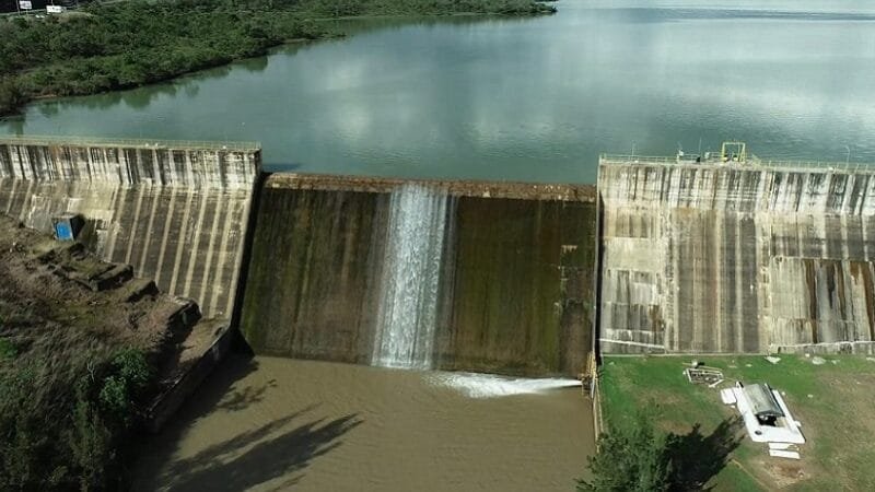 Barragem do Descoberto verte pela segunda vez neste ano