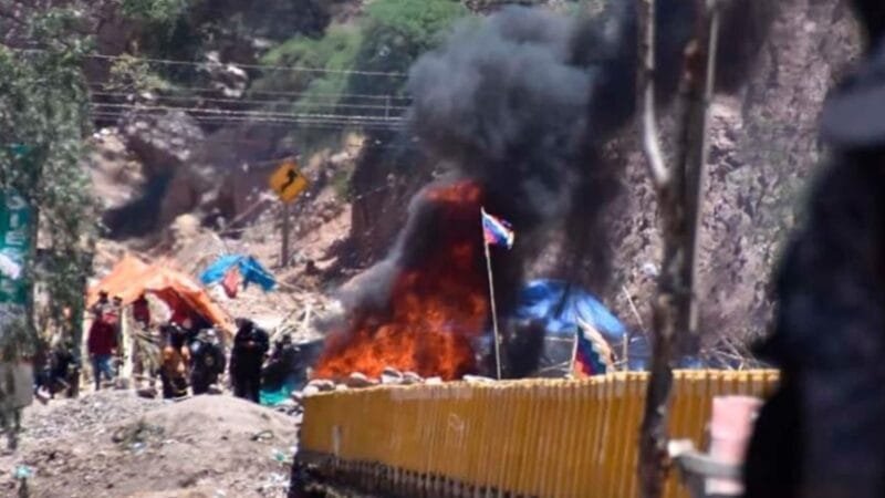 Seguidores de Evo Morales sequestram militares