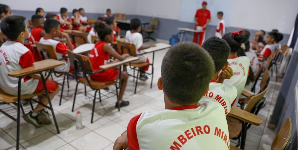 Bombeiros mirins DF sala de aula Misto Brasil