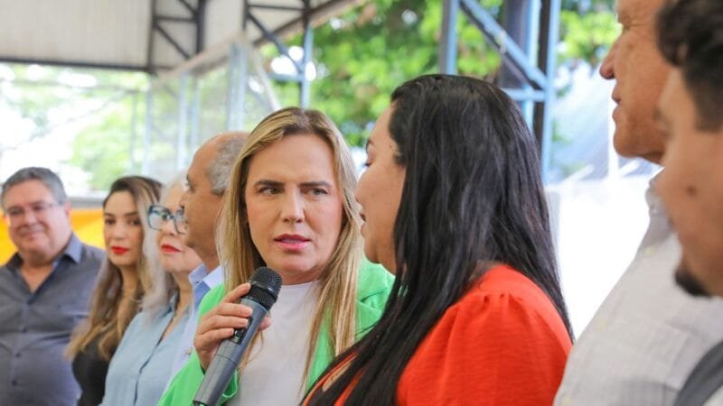 Celina Leão, governadora em exercício do Distrito Federal, na inauguração de 12 salas modulares nos centros de ensino médio (CEMs) 1 e 2 de Planaltina/Renato Alves/Agência Brasília