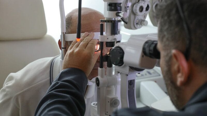 Técnico realiza exame gratuito no programa Saúde Mais Perto do Cidadão em São Sebastião/Matheus H. Souza/Agência Brasília