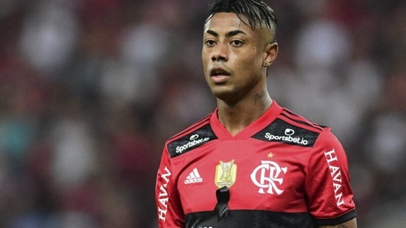 Jogador do Flamengo Bruno Henrique é alvo de operação policial