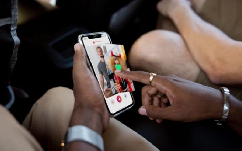 Namoro aplicativo internet relacionamentos Misto Brasil