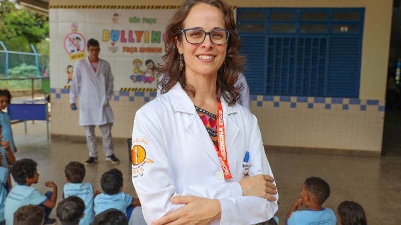 Cynthia Bettini é professora de Medicina e levou a equipe para ações de higiene pessoais para alunos da zona rural de Sobradinho/Paulo H. Carvalho/ Agência Brasília