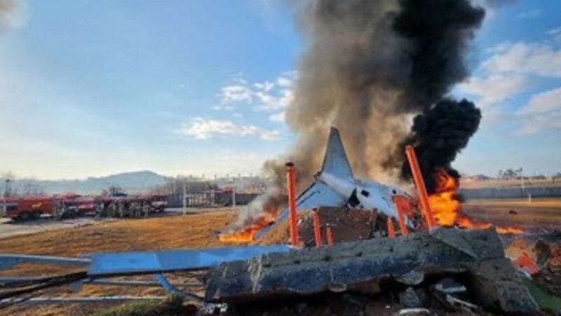 Avião com 181 pessoas a bordo explodiu na Coreia do Sul