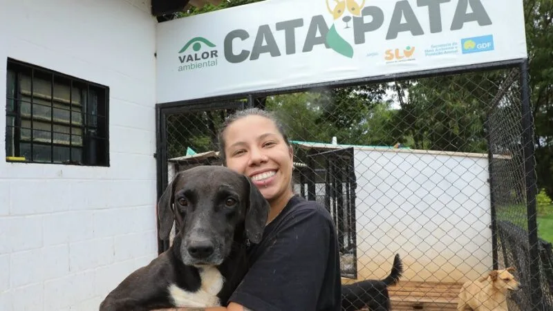 Liz Maia é responsável pelo projeto Cata Pata, que ao longo do ano resgatou 65 animais, muitos em péssimas condições/Joel Rodrigues/Agência Brasília