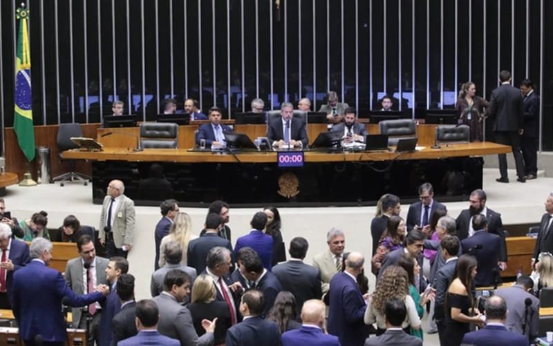 Ataques cibernéticos contra deputados federais