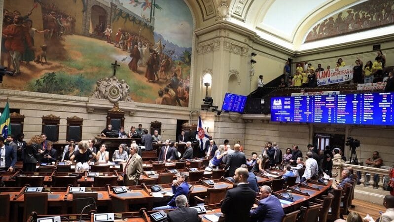 Protesto na aprovação das mudanças nas contratações no Rio