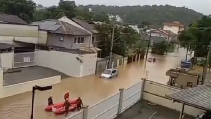 Chuvas intensas provocam estragos em Santa Catarina