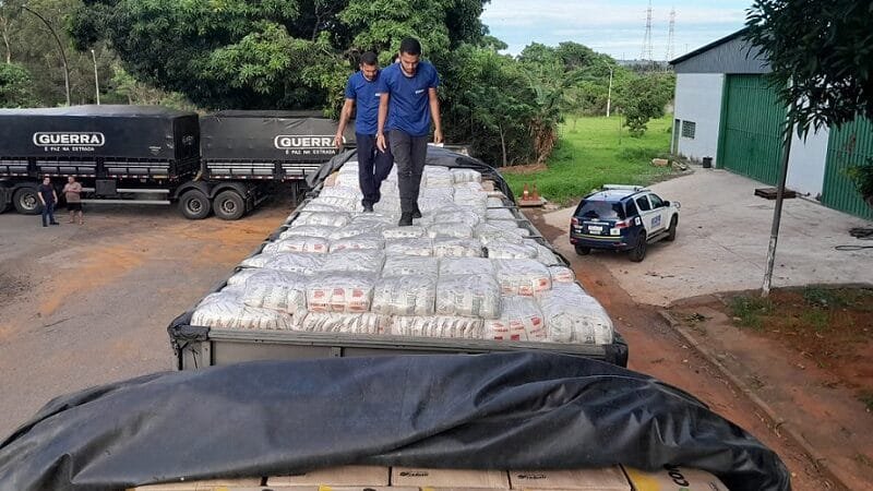 Refrigerantes, açúcar e óleo de soja apreendidos pela Receita