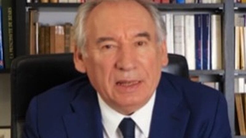 Novo primeiro-ministro da França é o centrista François Bayrou