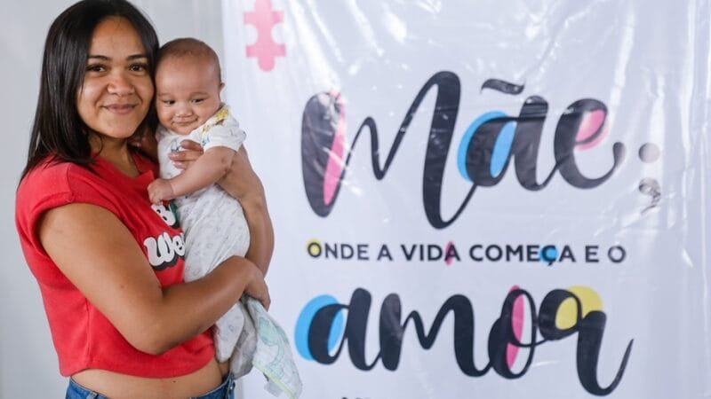Priscila Abadia e o filho foram atendidos no projeto de acolhimento com serviços e conscientização às mães atípicas/Vinícius de Melo/SMDF